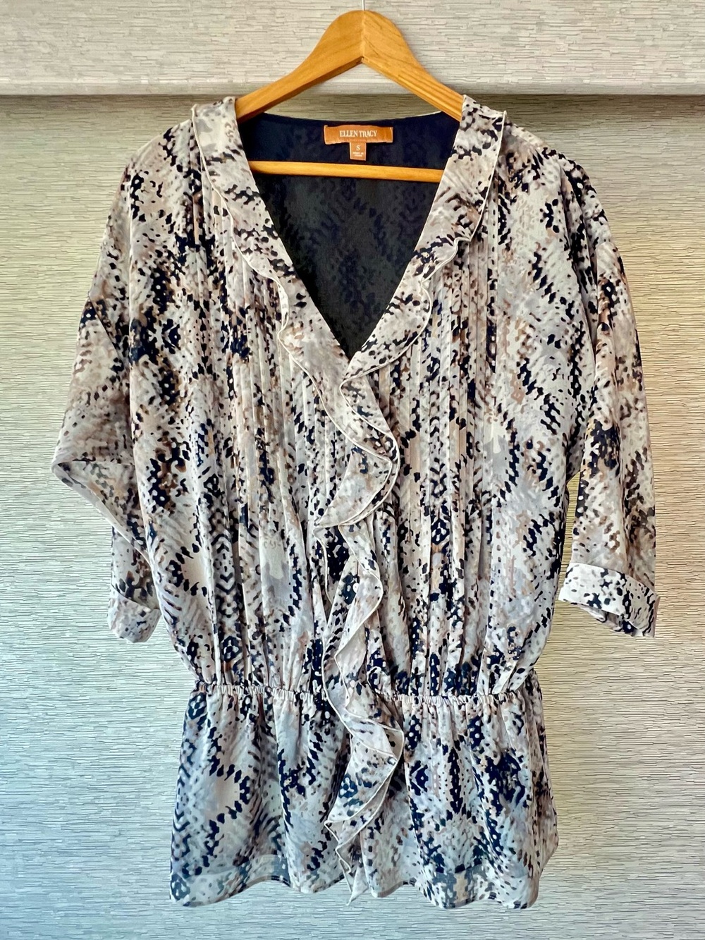Ellen Tracy Cream & Navy Ruffled V-Neck Blouse